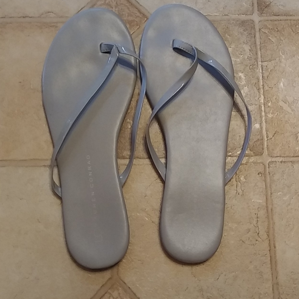 Lauren Conrad Gray flip flop sandals